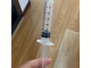 注射器放屁眼里灌注牛奶视频【注射器放屁眼里灌注牛奶视频：令人不适的猎奇内容，切勿尝试】