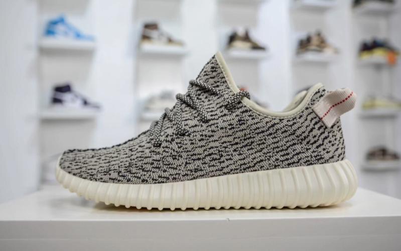 侃爷椰子 Yeezy380 全新潮流运动鞋，采用独特设计，舒适感与时尚感并存